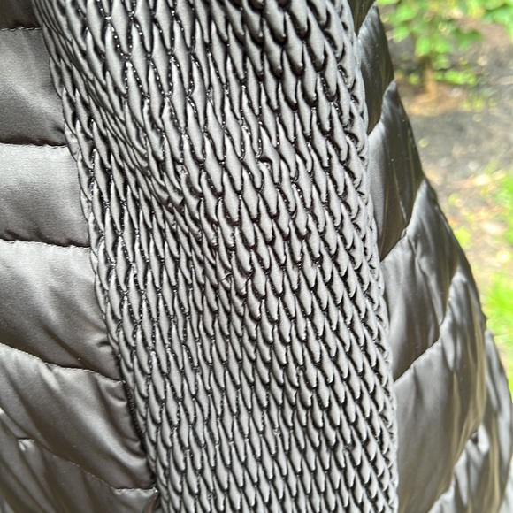 Beautiful New with tags Tahari black coat - Picture 5 of 11